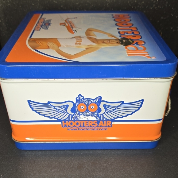 Rare Hooters Air Blue and Orange Lunchbox with Thermos And Hat - Picture 7 of 10